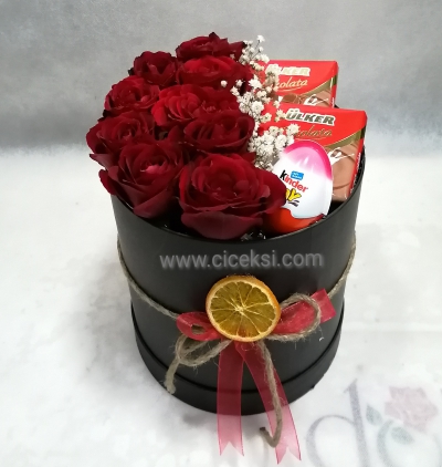 vazoda 12 kırmızı gül ve ayıcık Çiçeği & Ürünü 14 ŞUBAT KUTUSU  